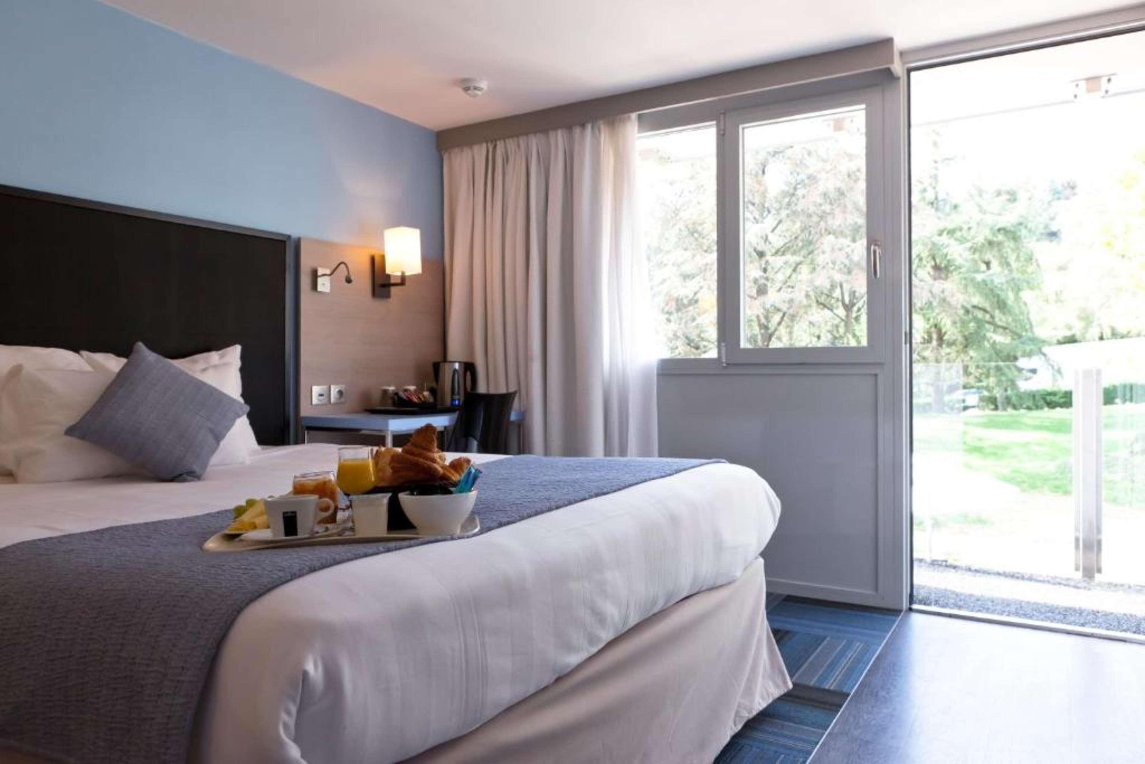 Kyriad Lyon Sud Sainte Foy Exterior foto