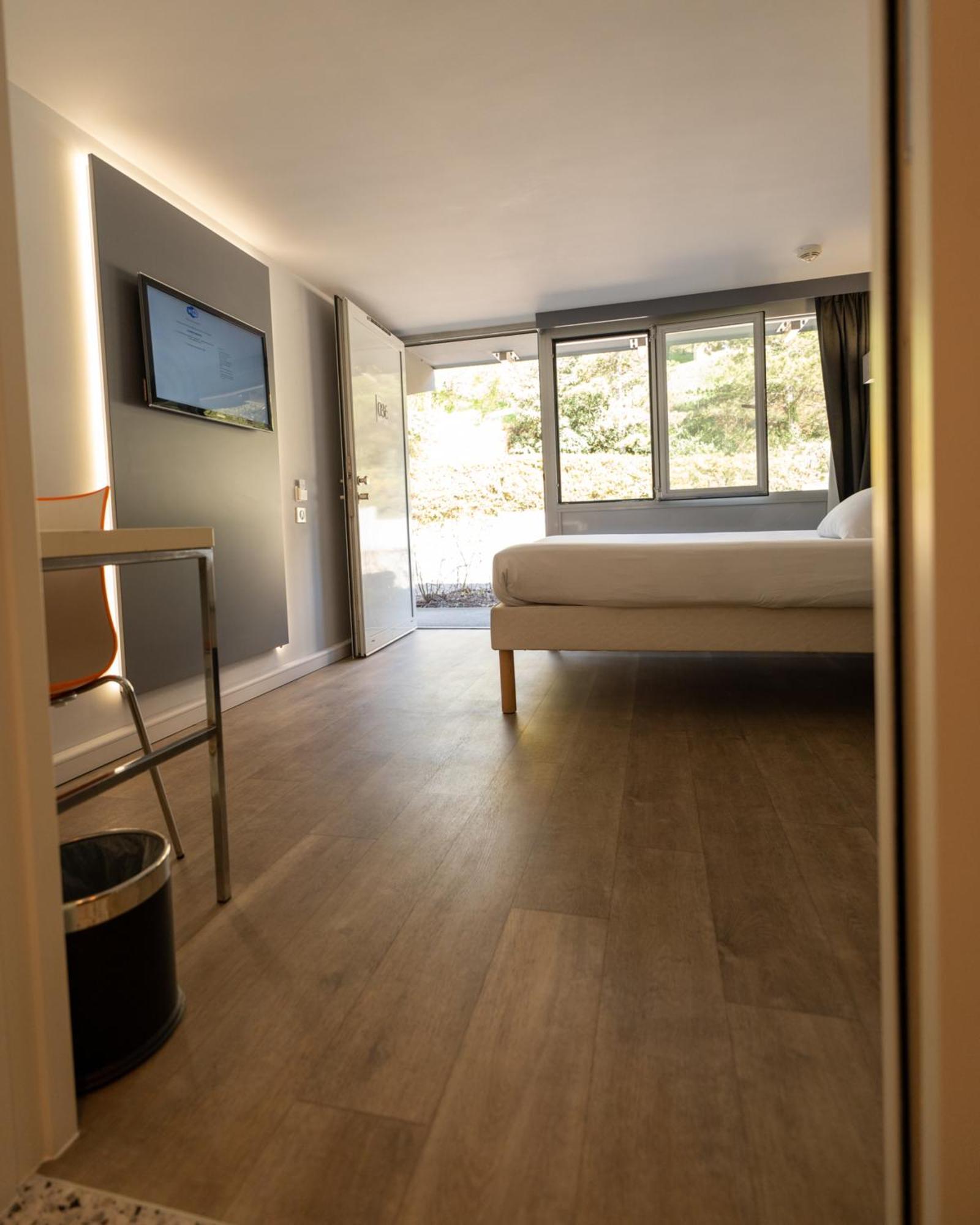 Kyriad Lyon Sud Sainte Foy Exterior foto