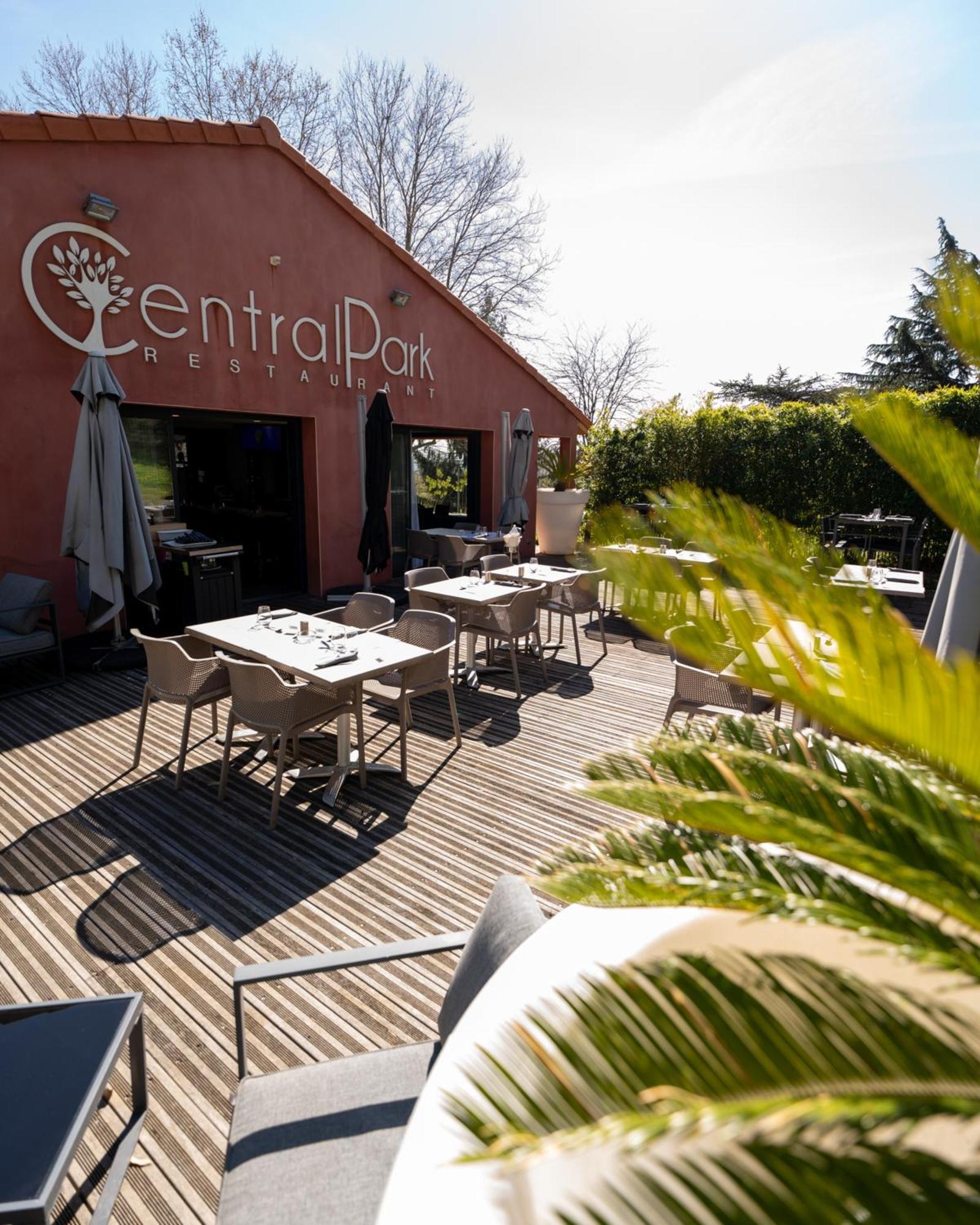 Kyriad Lyon Sud Sainte Foy Exterior foto