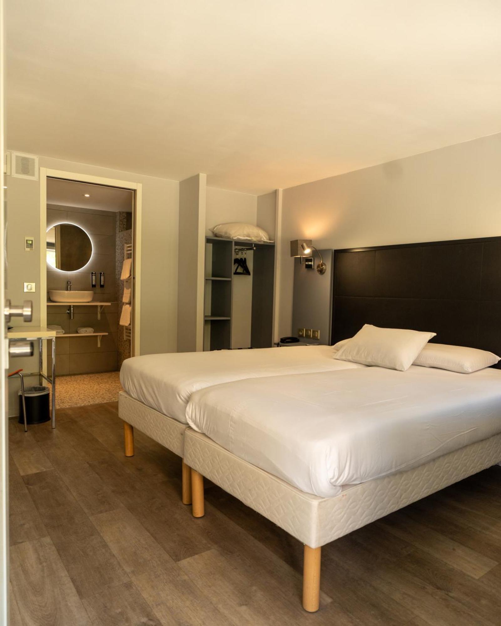 Kyriad Lyon Sud Sainte Foy Exterior foto